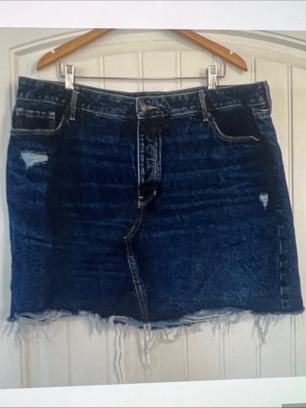 Old Navy Secret Slim
pockets Jean Skirt